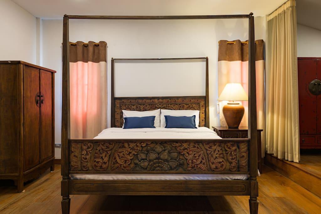 Artisan's Antique House - Silom Holiday home