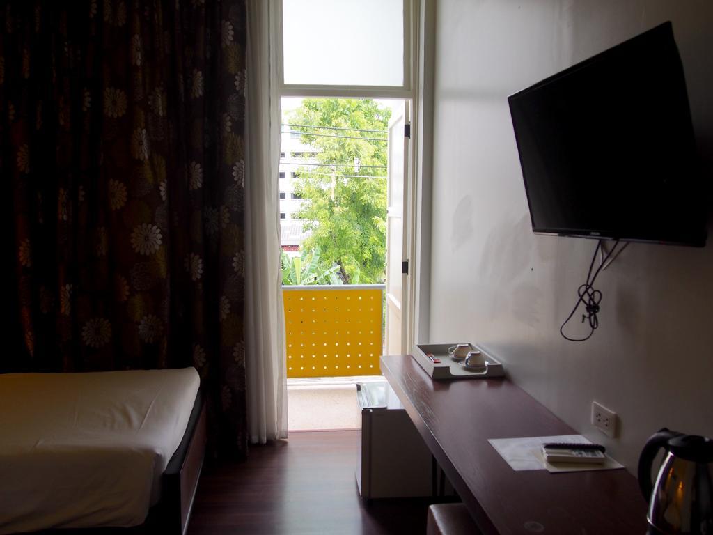 Retroasis Hotel 3*