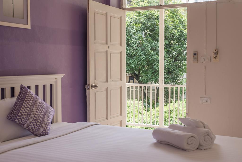 Feung Nakorn Balcony Rooms&cafe