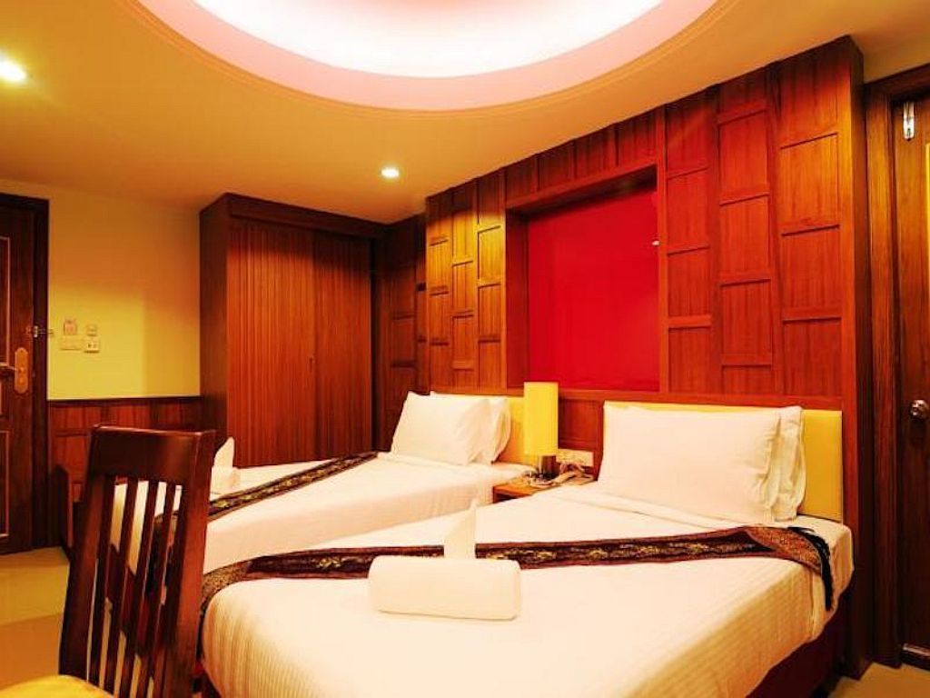 Gusto Pratunam Khách sạn 4*