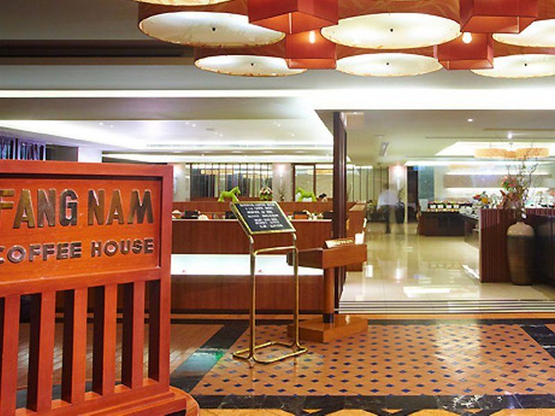 Khách sạn The Royal River 4*