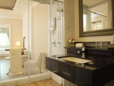 Hotel The Raya Surawong Bangkok
