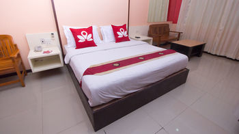 Zen Surasak 2 Apartment