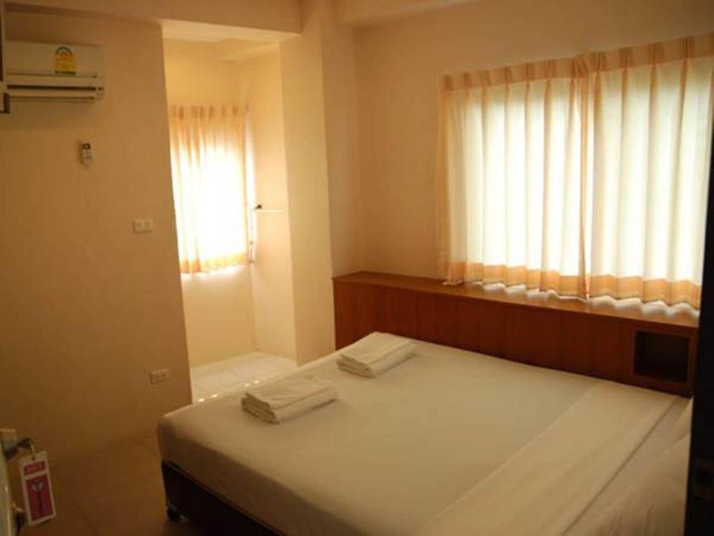 Rambuttri House Hotel