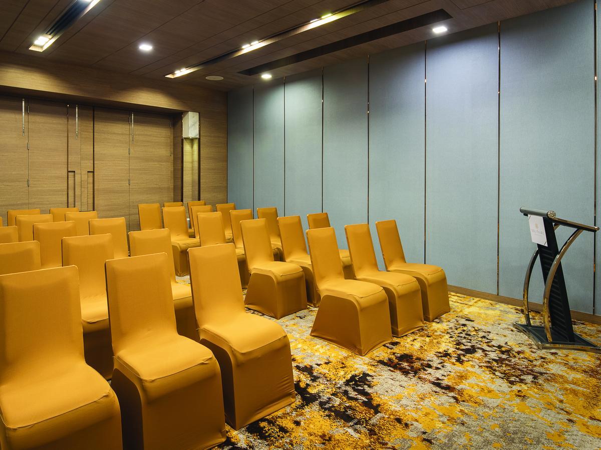 Hotel Solitaire Sukhumvit 11 - Sha Extra 4*