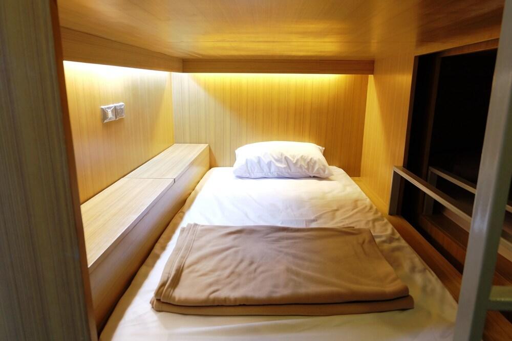 Hotel kapsul Hoot & Ratchada 3*