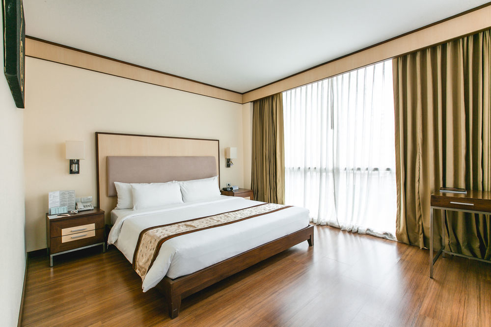 Adelphi Hotel