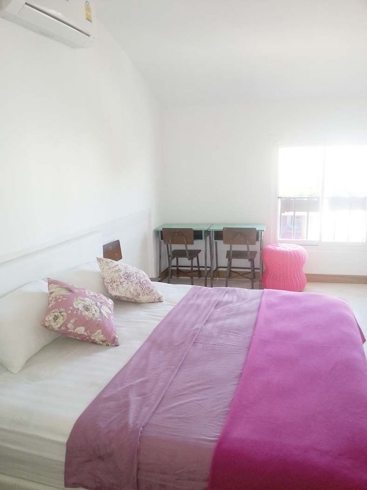 Ploy Hostel *