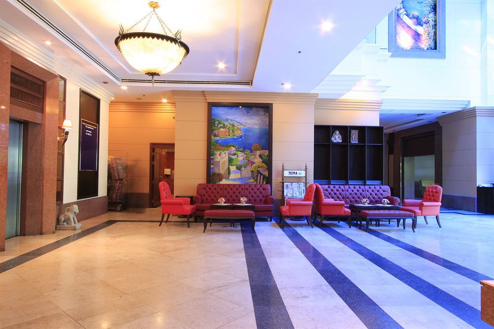 Karnmanee Palace Hotel 4*