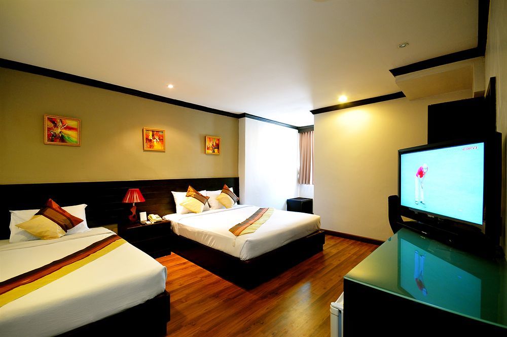 Maxim's Hotel