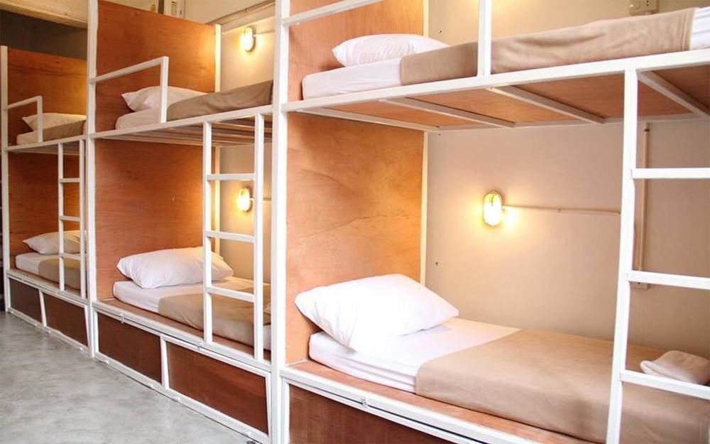 Warm White Hostal *