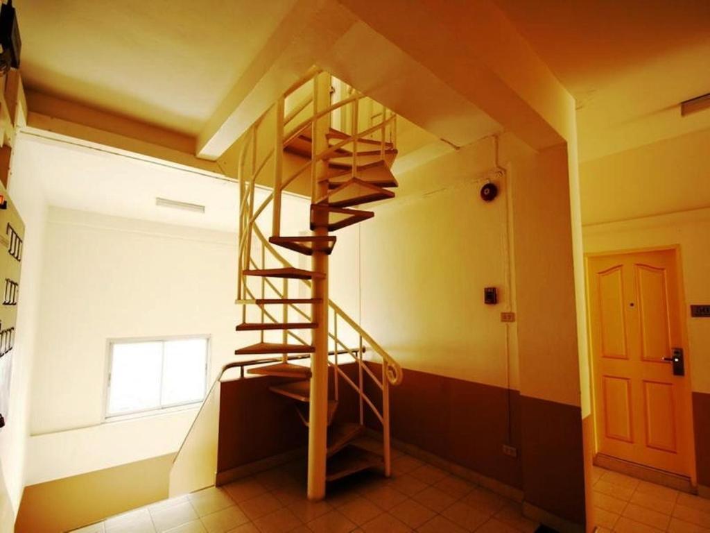 Golden Apartment
