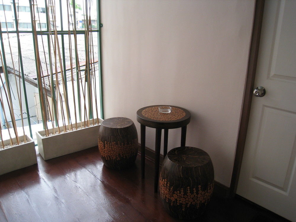 Baan Glang Soi Restaurant & 2* Bangkok