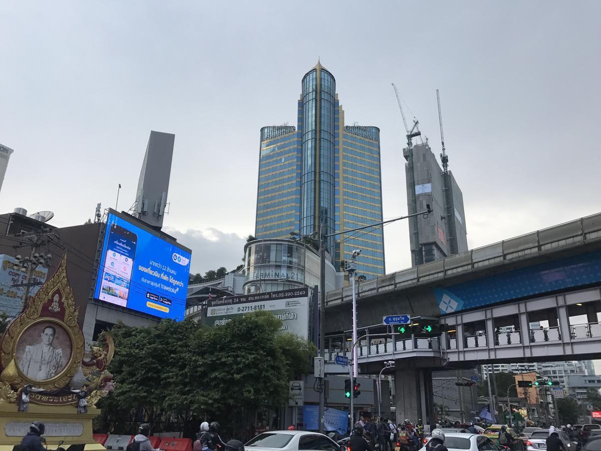 Twin Peaks Sukhumvit