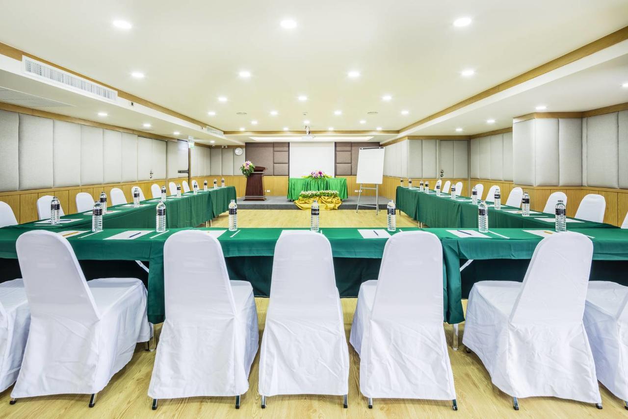 Khách sạn Livotel Hua Mak Bangkok