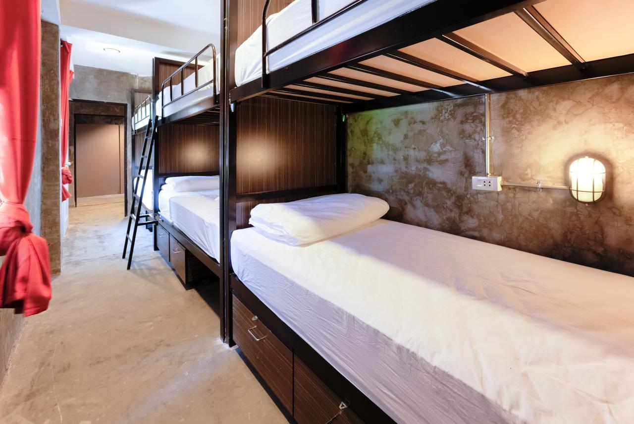 Hostal Revolution Asoke Bangkok