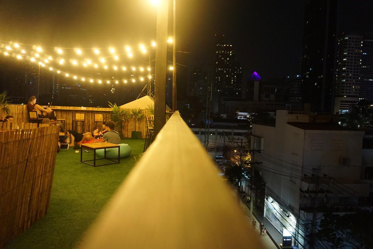 Revolution Asoke Hostal *