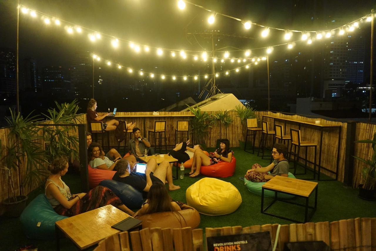 Revolution Asoke Hostal *