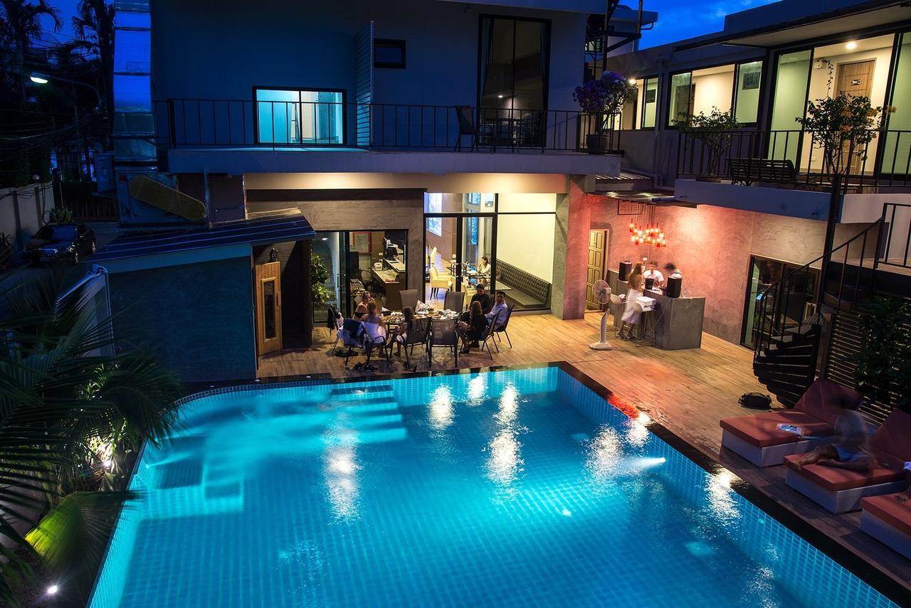 V20 Boutique Jacuzzi Hotel 4*