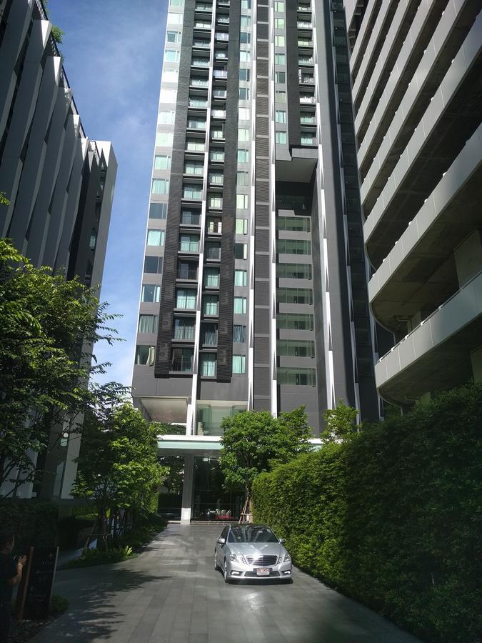 Edge Sukhumvit 23 Apartment
