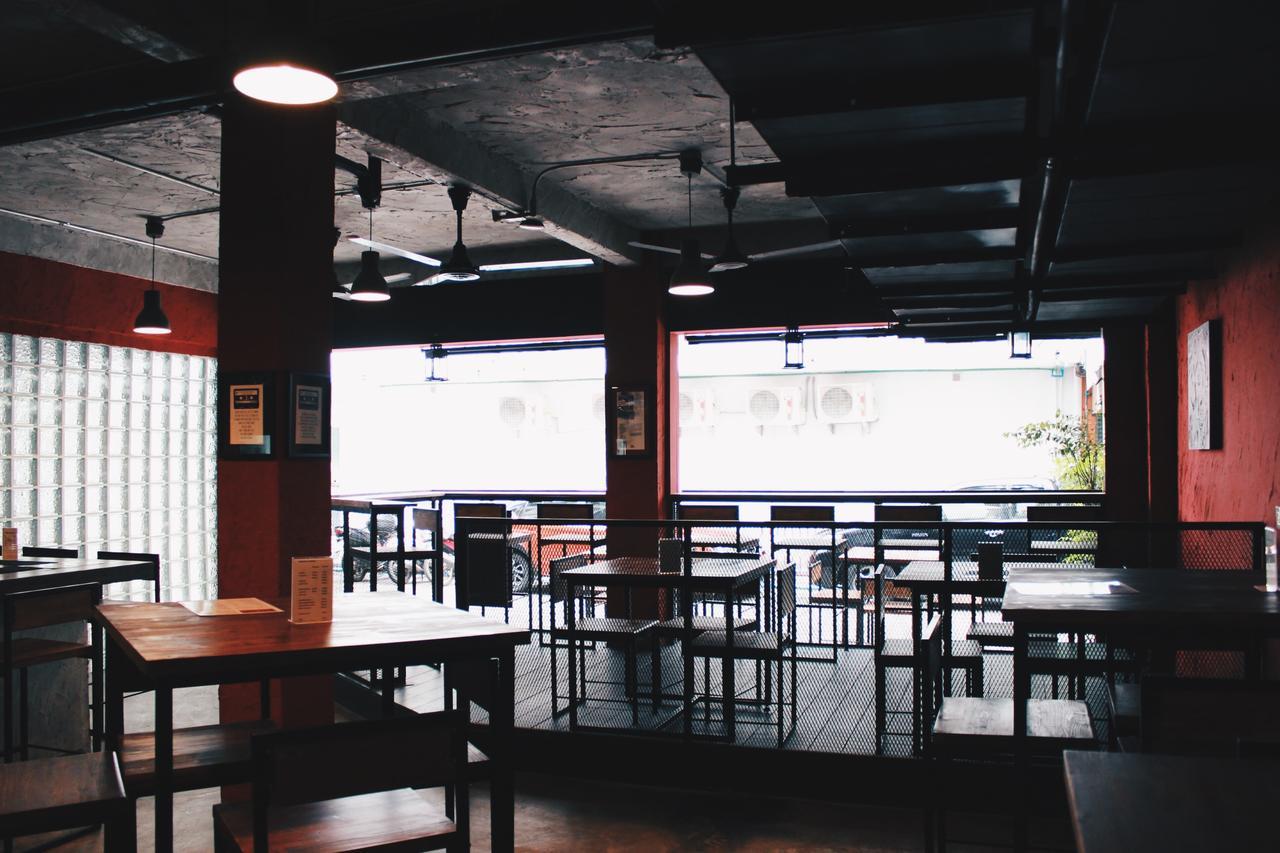 Henry's & Gastropub