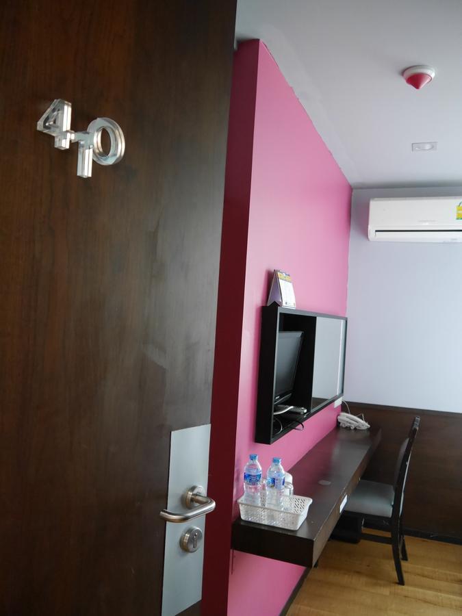 At One Hualampong Hotel 3*