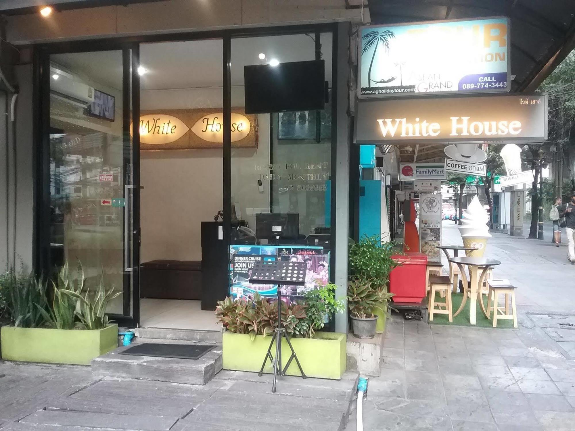 White House Asoke Sukhumvit 18 Hotel