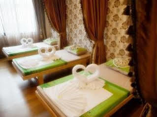 Hotel Alisha Court &