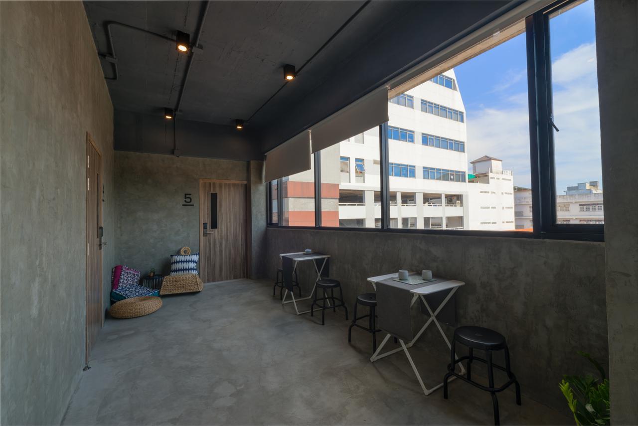 Yor Yak Capsule hotel 2*