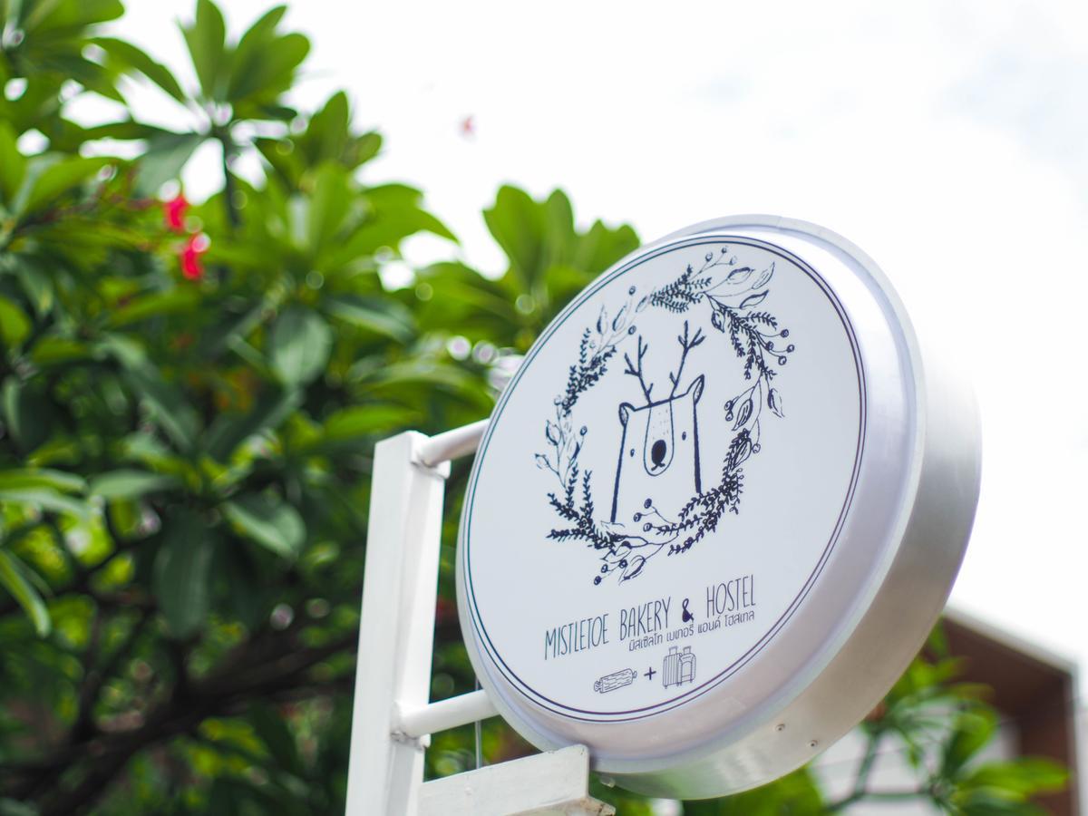 Hostel Mistletoe Bakery & *