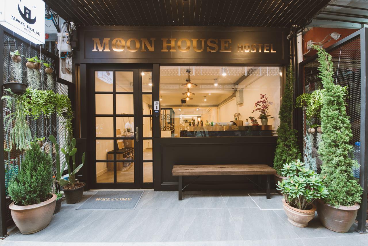 Hostel Moon House