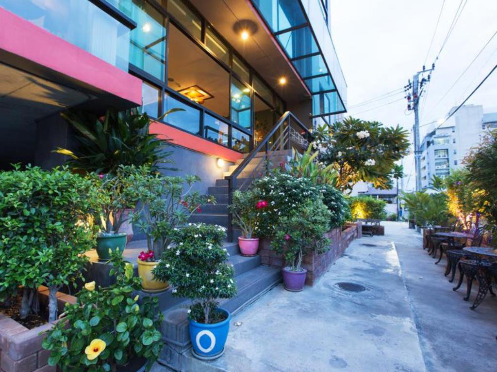 B2 - Srinakarin 3*