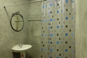 Petit Hostel *