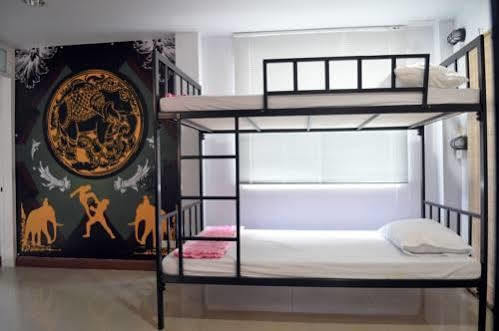 Khách sạn Base 2*