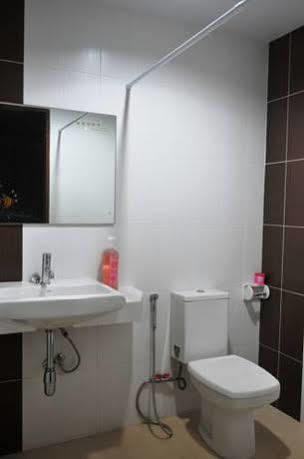 Khách sạn Base 2*