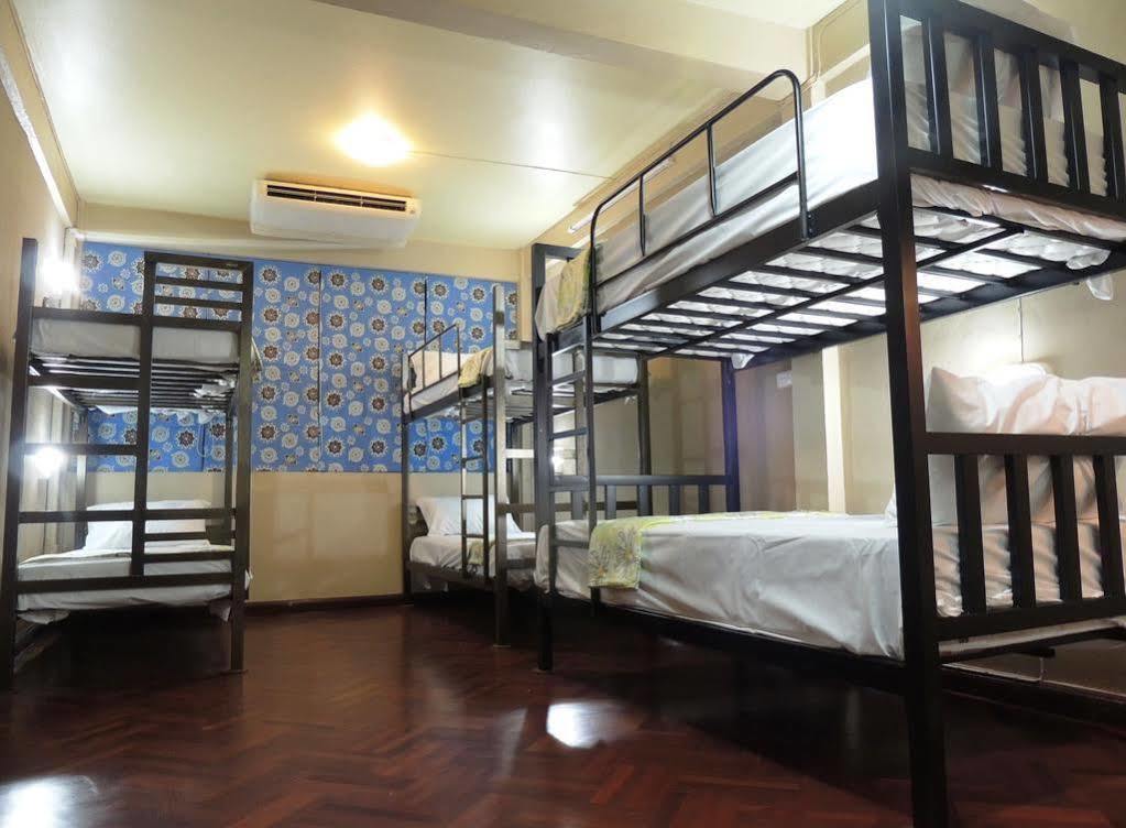 Hostal Victory Park *
