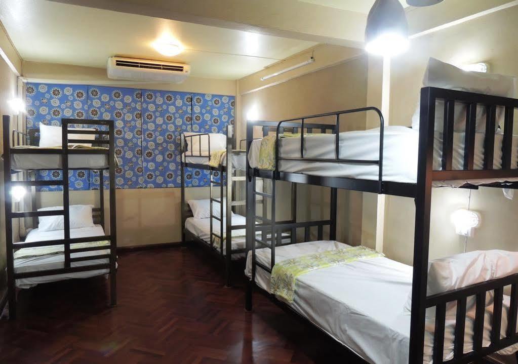 Hostal Victory Park *