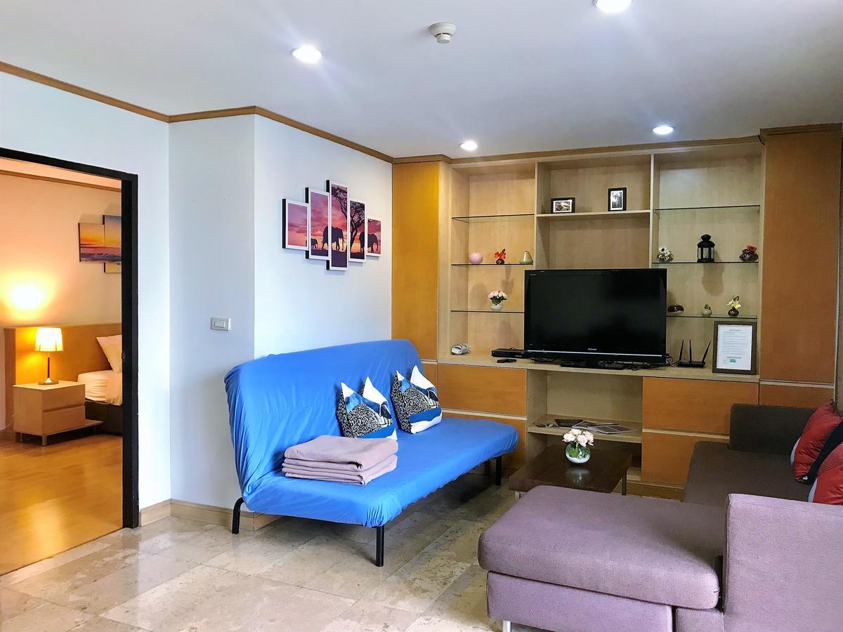 Twin Peaks Sukhumvit Apartment *