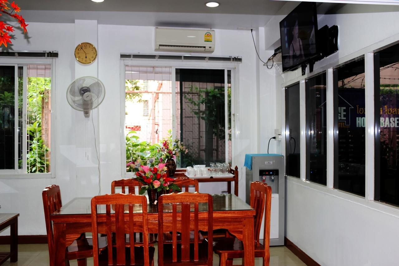 Base (adults Only) Hostel *