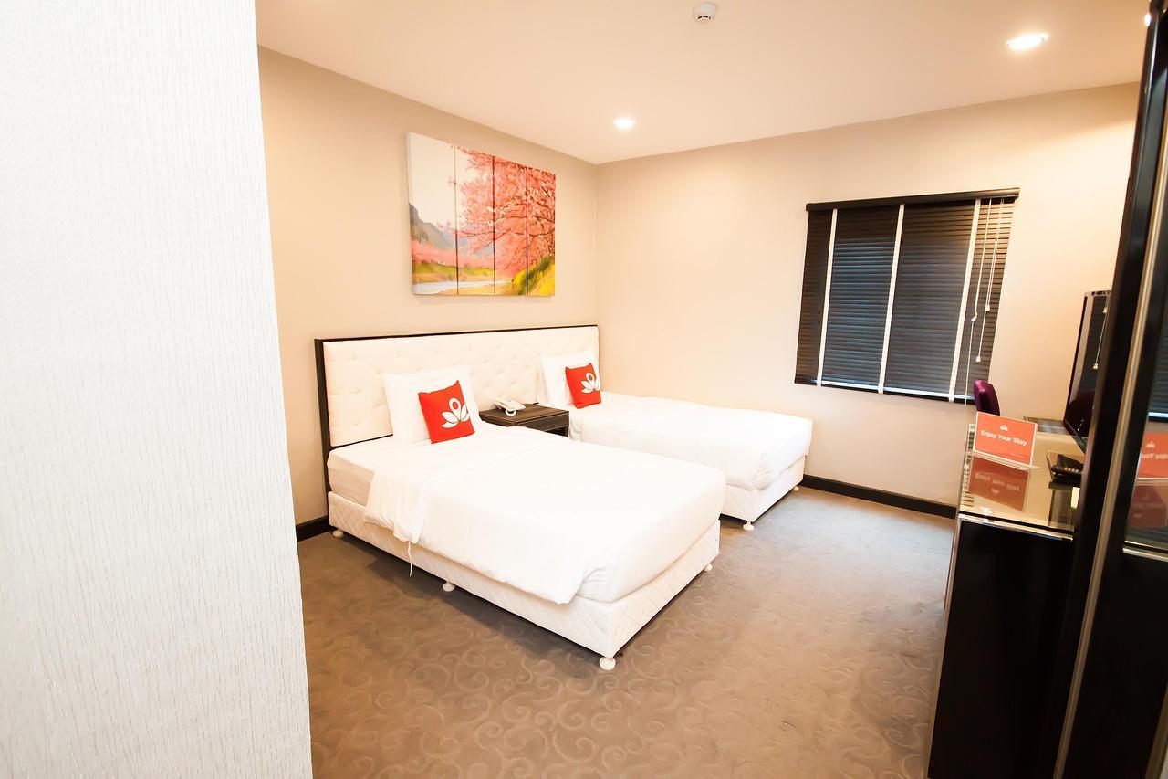 Zen Premium Sukhumvit 33 3* Bangkok