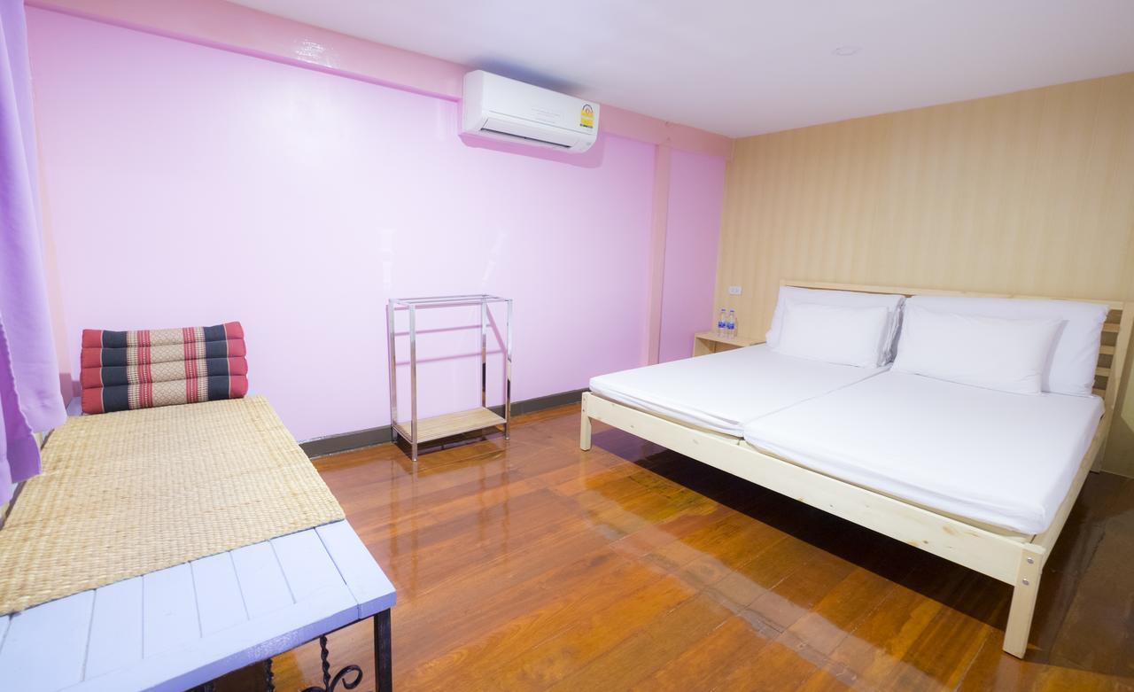 Check-in My Hostal Bangkok