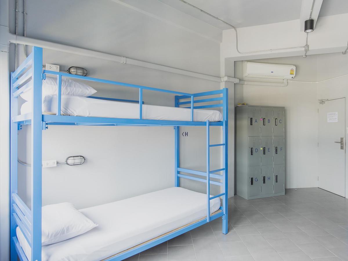 Hostal Loftel Station