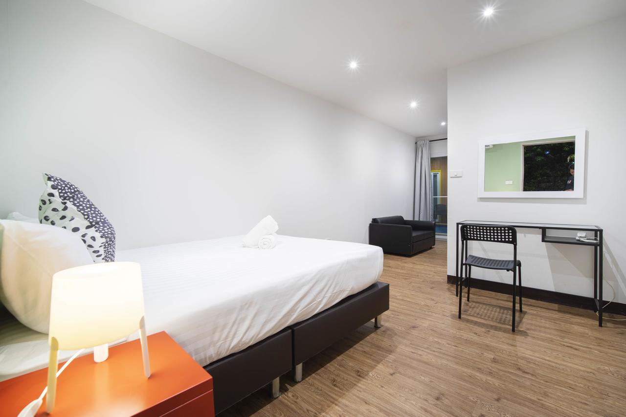 Hotell V - Mrt Huai Khwang