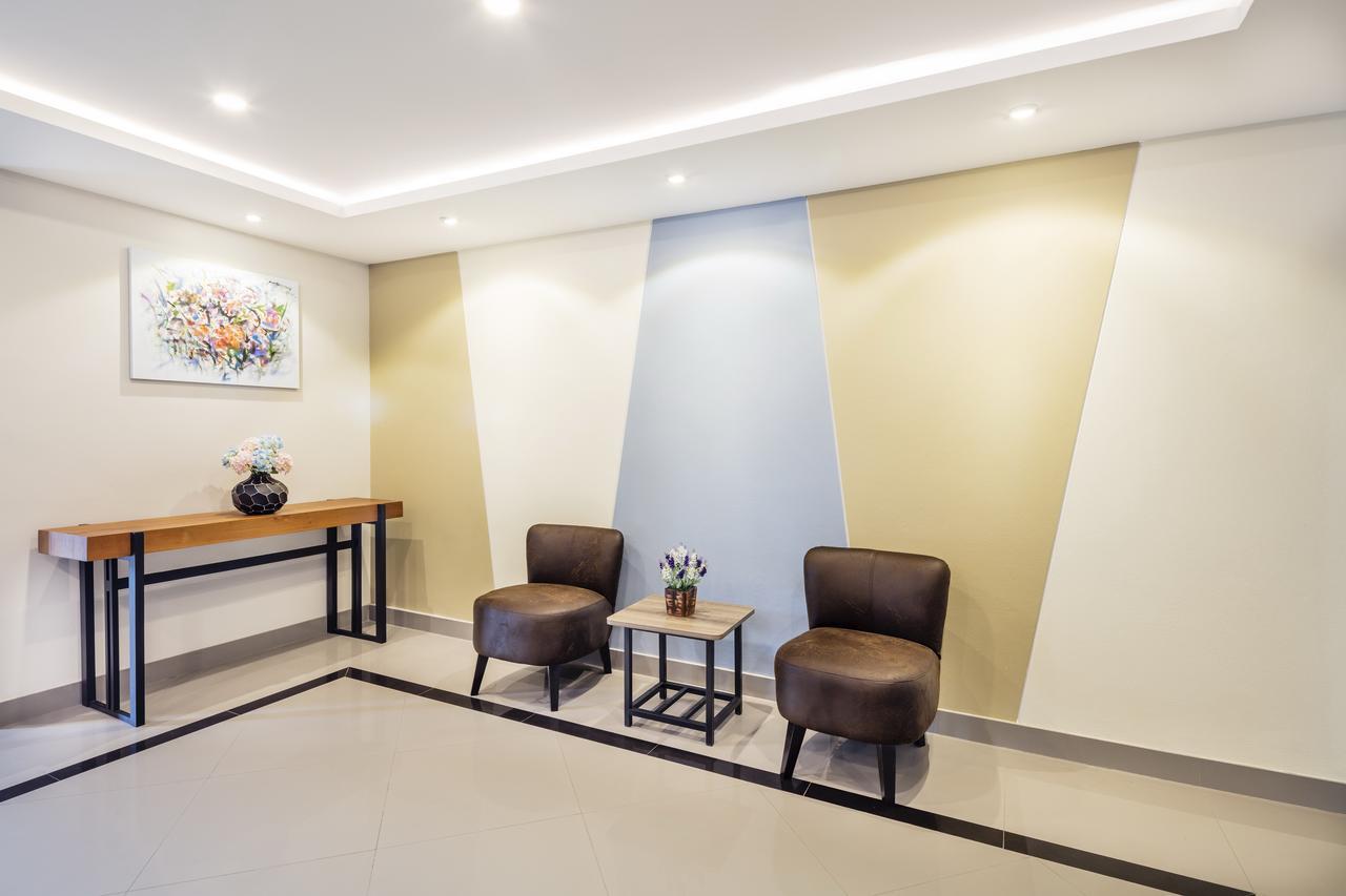 Khách sạn Livotel Hua Mak