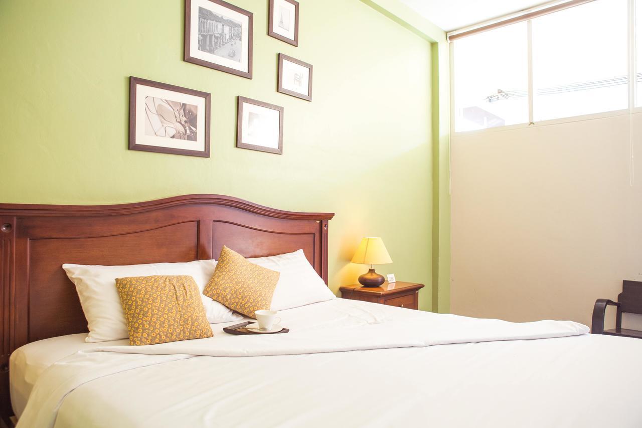 Hotel Feung Nakorn Balcony Rooms&cafe