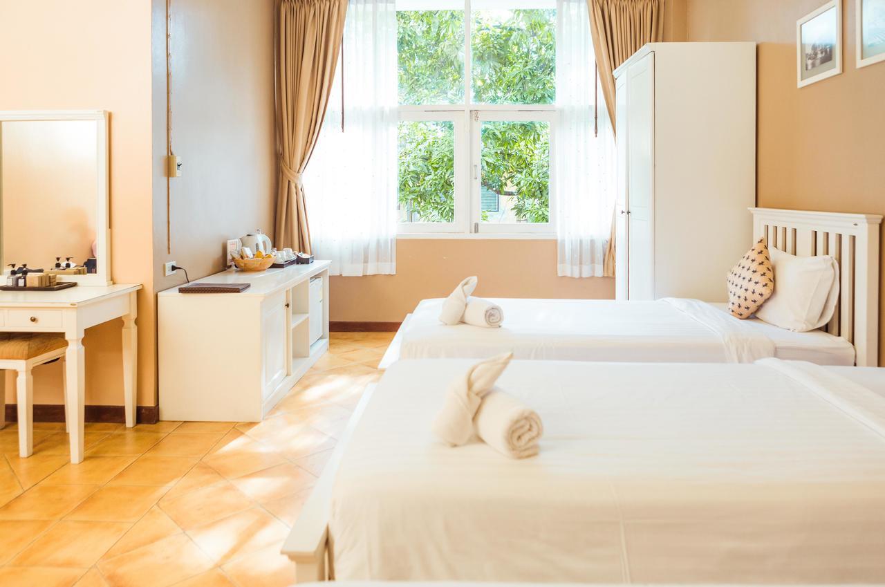 Feung Nakorn Balcony Rooms&cafe Hotel