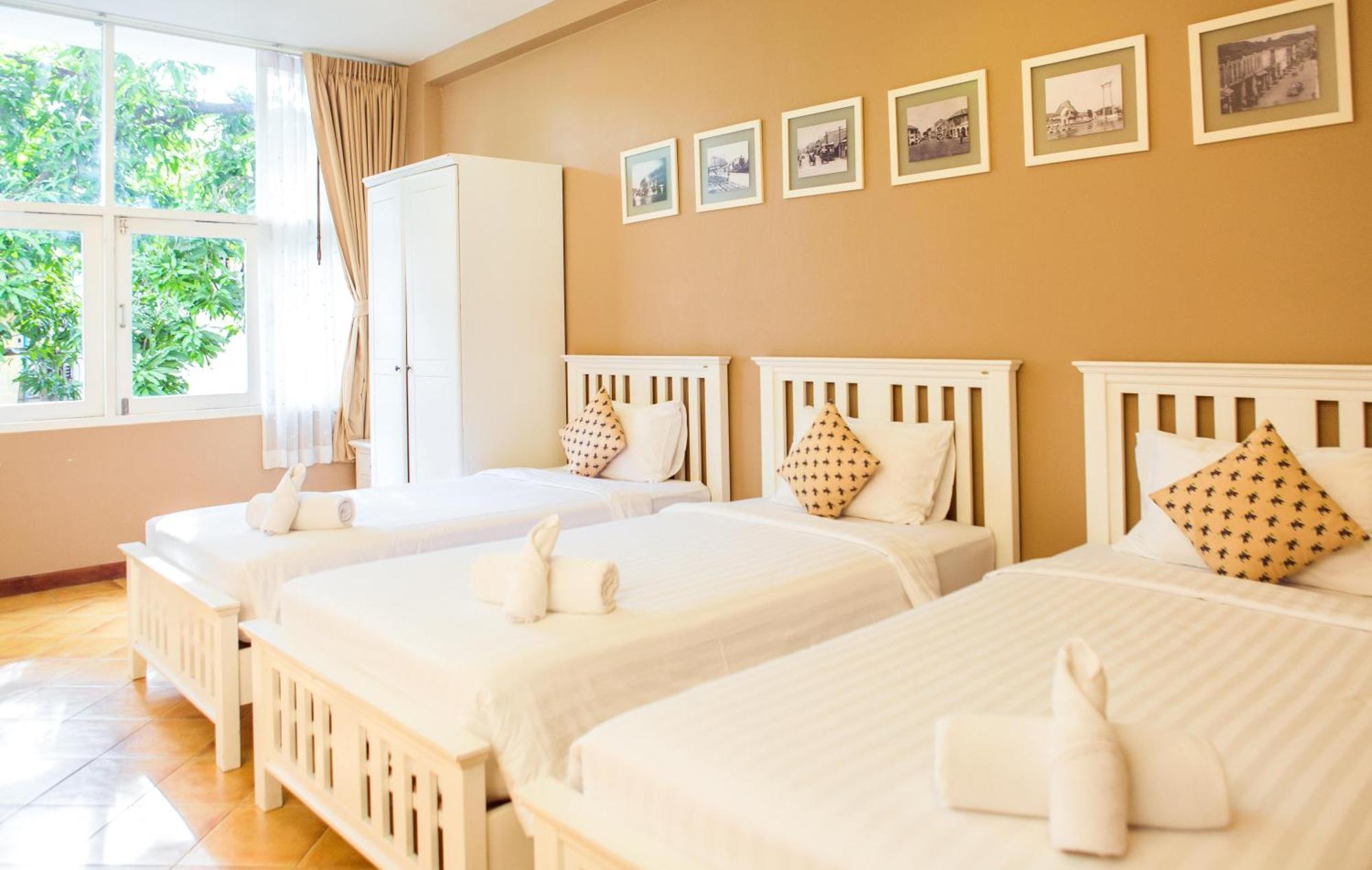 Feung Nakorn Balcony Rooms&cafe