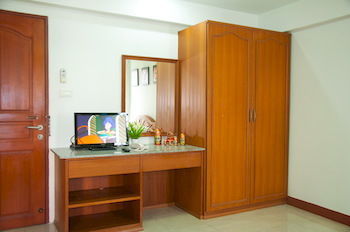 Motel Golden House @ On-nut Station Bangkok