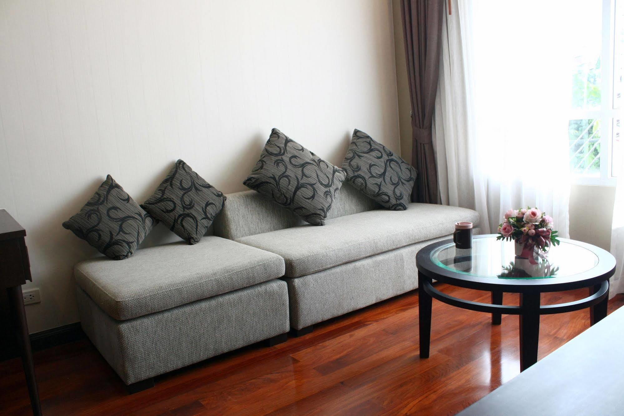Greenview Ekkamai10 3*