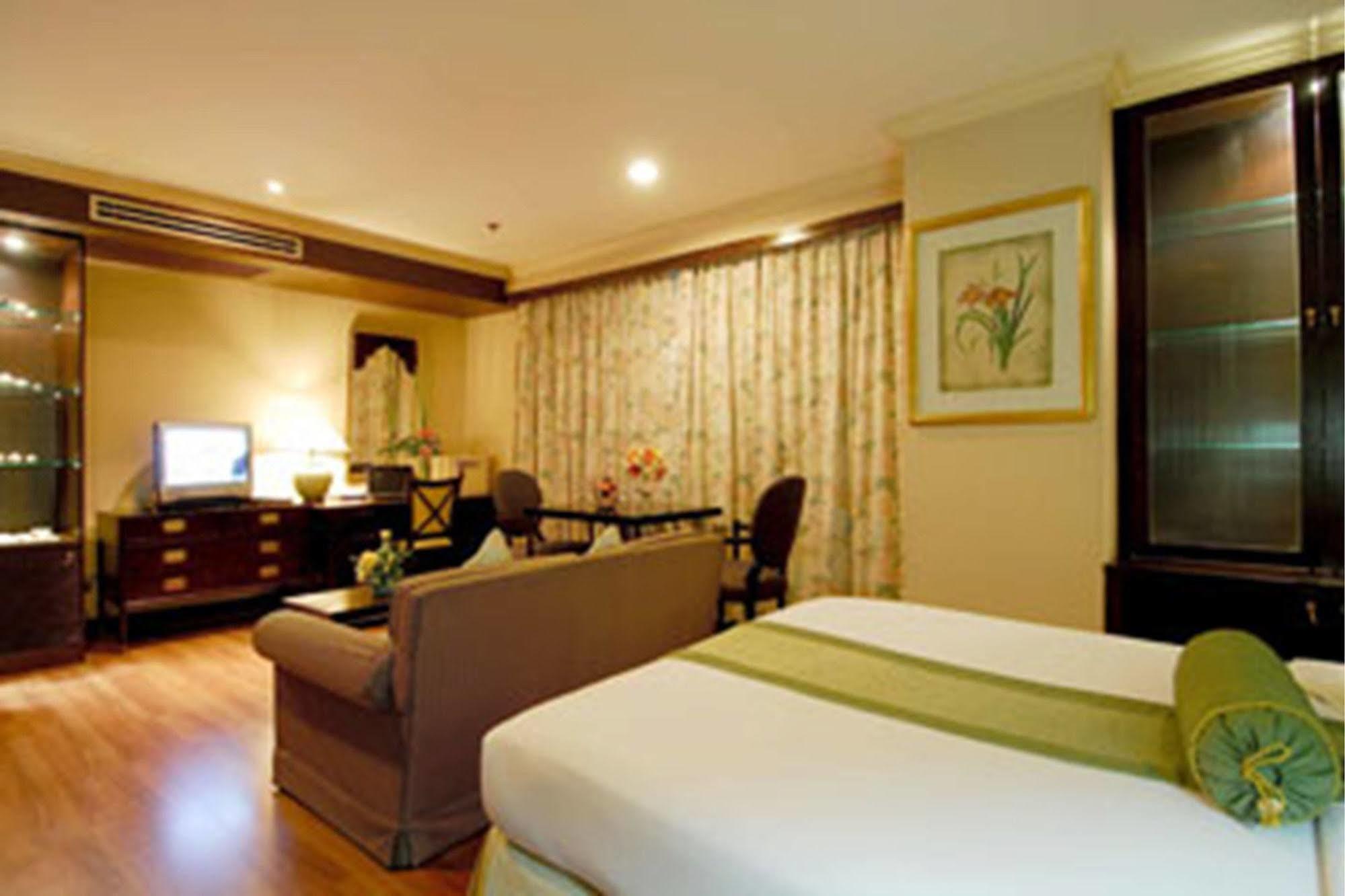 Khách sạn Princeton 4*
